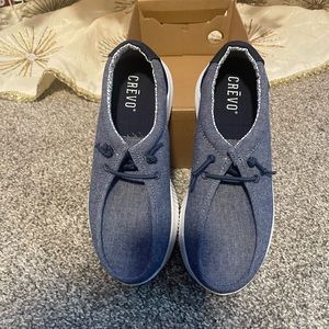 Boys new crevo shoes